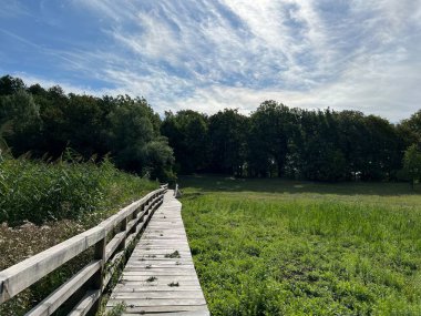 Educational trail of the significant landscape of Sovsko lake, Sovski Dol - Caglin, Croatia (Poucna staza znacajnog krajolika Sovsko jezero, Caglin - Slavonija, Hrvatska)