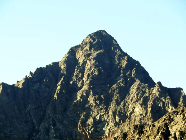 スイス アルプス山脈のロッキー アルプス ピーク シュワルツホーン 3145 ダボス カントン グリソンズ スイス — ストック写真