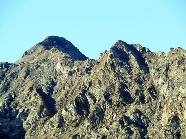 Скелясті Альпійські Гори Chlein Schwarzhorn 2967 Гірського Хребта Альбула Гірському — стокове фото