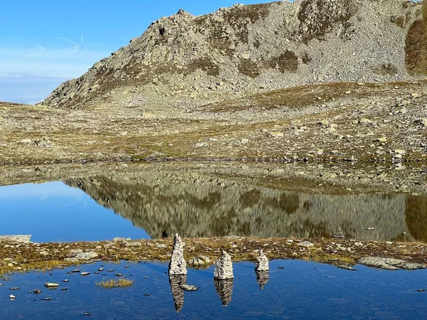 Lagos Alpinos Sobre Paso Montaña Fluelapass Los Alpes Silvretta Macizo — Foto de Stock