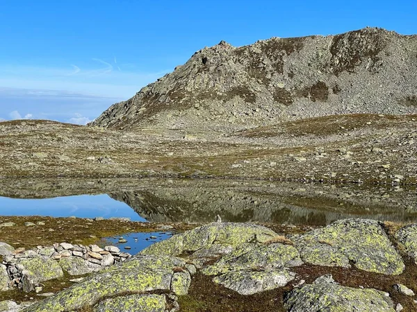 Lagos Alpinos Sobre Paso Montaña Fluelapass Los Alpes Silvretta Macizo —  Fotos de Stock