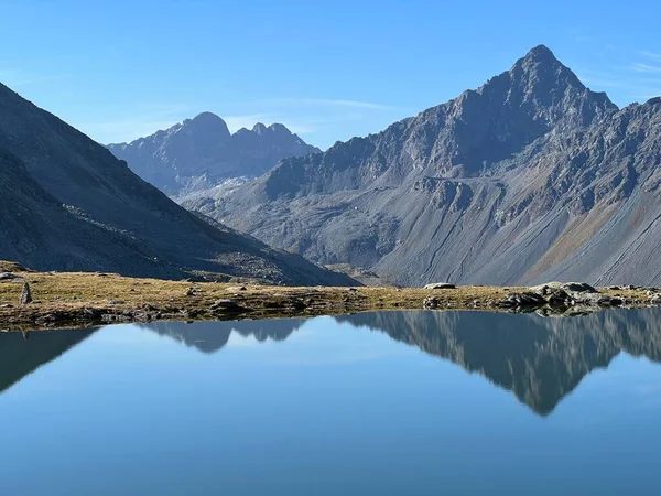 Jeziora Alpejskie Nad Przełęczą Fluelapass Alpach Silvretta Masyw Alp Szwajcarskich — Zdjęcie stockowe