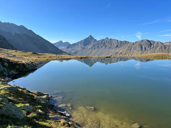 Lacs Alpins Dessus Col Fluelapass Dans Les Alpes Silvretta Massif — Photo