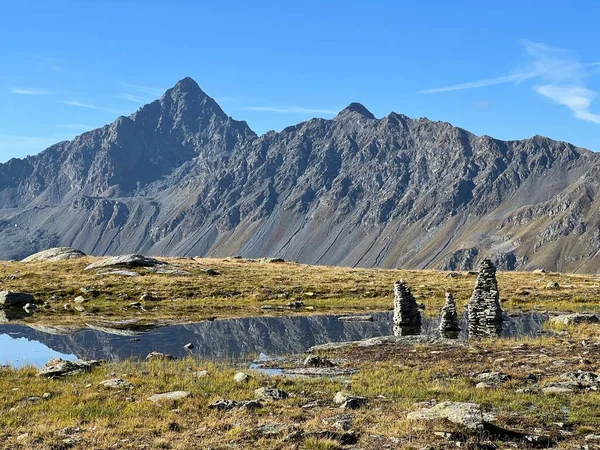 Lagos Alpinos Sobre Paso Montaña Fluelapass Los Alpes Silvretta Macizo — Foto de Stock