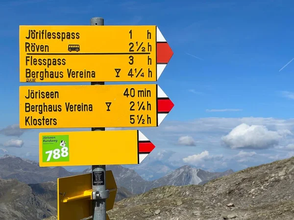 Hegymászó Táblák Jelzések Fluelatal Vagy Fluela Alpesi Völgy Lejtőin Svájci — Stock Fotó