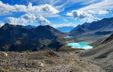 Joeriseen ya da Joriseen - bir grup Alp gölü Silvretta Alp Dağları 'nın eteklerinde ve İsviçre Alp Dağları tepelerinde, Davos - Kanton of Grisons, İsviçre (Kanton Graubeunden, Schweiz)