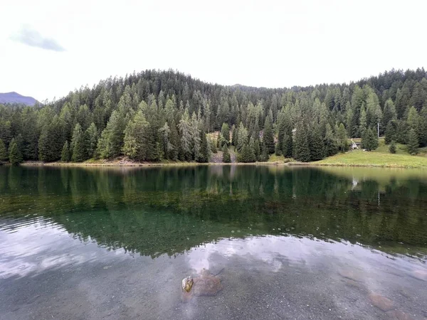 Lago Montanha Alpino Schwarzsee Lago Negro Entre Cidades Turísticas Davos — Fotografia de Stock