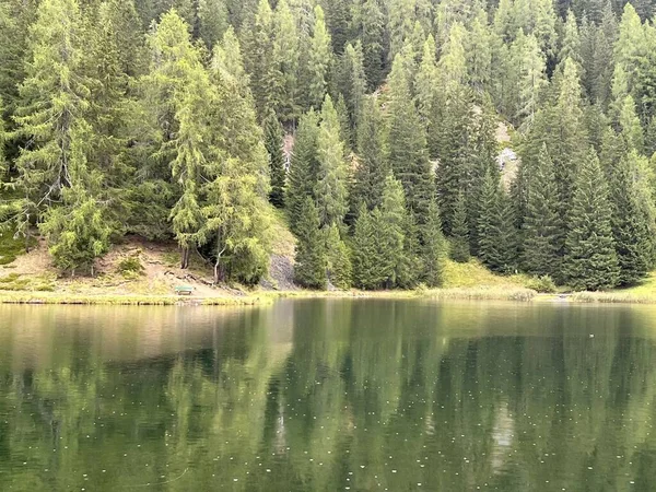 Lago Montanha Alpino Schwarzsee Lago Negro Entre Cidades Turísticas Davos — Fotografia de Stock