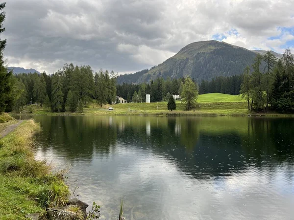 Lago Montanha Alpino Schwarzsee Lago Negro Entre Cidades Turísticas Davos — Fotografia de Stock