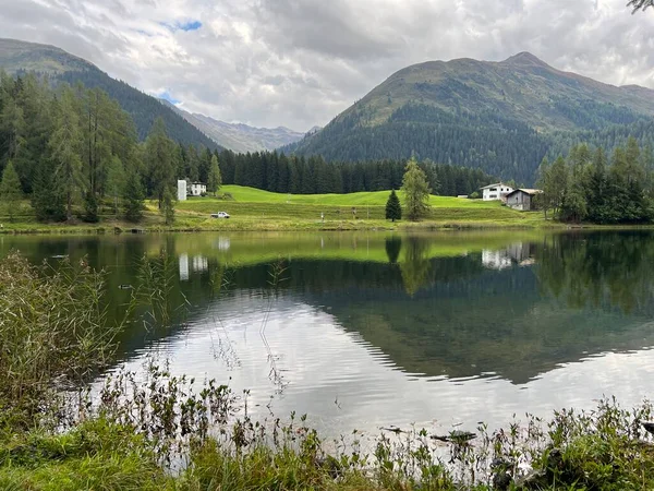 Jezioro Alpejskie Schwarzsee Lub Czarne Jezioro Między Miejscowościami Turystycznymi Davos — Zdjęcie stockowe