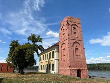 Eltz ailesinin veya Vukovar 'daki Eltz kale kompleksi - Slavonya, Hırvatistan (Vlastelinski sklop obitelji Eltz ili kompleks dvorca Eltz u Vukovaru - Slavonija, Hrvatska)