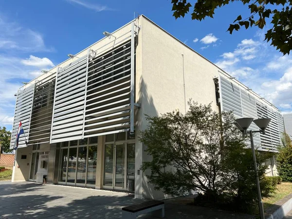 Здание Хорватского Культурного Центра Вуковар Хорватского Культурного Центра Славония Хорватия — стоковое фото