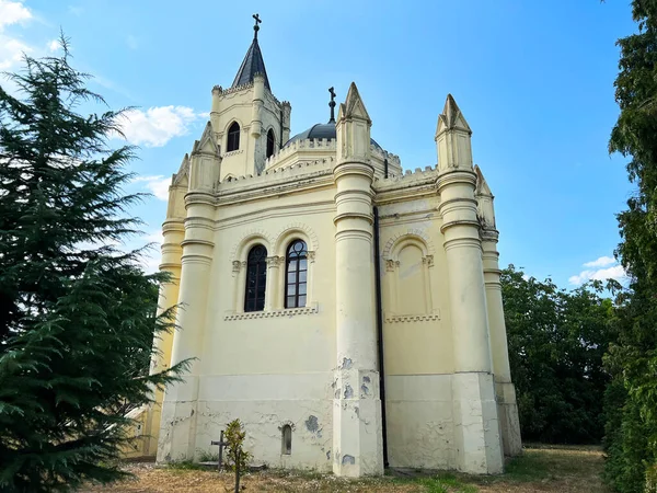 Neugotisches Familienmausoleum Paunovic Oder Paunovic Familienkapelle Vukovar Slawonien Kroatien Neogoticki — Stockfoto