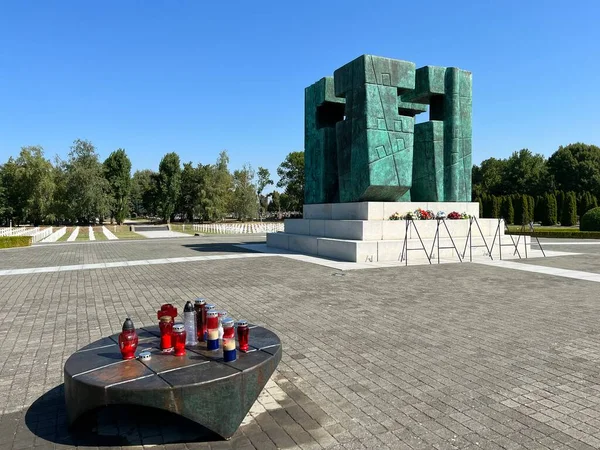 ヴコヴァルの祖国戦争の犠牲者の記念墓地 クロアチア Memorijalno Groblje Zrtava Domovinskog Ratata Vukovaru Novo Groblje — ストック写真