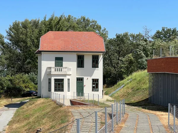 Villa Streim Auf Dem Lehrpfad Von Vucedol Und Neben Der — Stockfoto