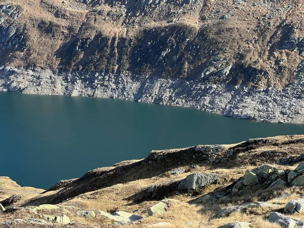Sztuczne Jezioro Zbiornik Wodny Lago Lucendro Lub Jezioro Akumulacyjne Lucendro — Zdjęcie stockowe