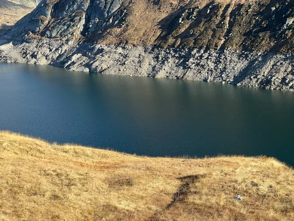 Sztuczne Jezioro Zbiornik Wodny Lago Lucendro Lub Jezioro Akumulacyjne Lucendro — Zdjęcie stockowe