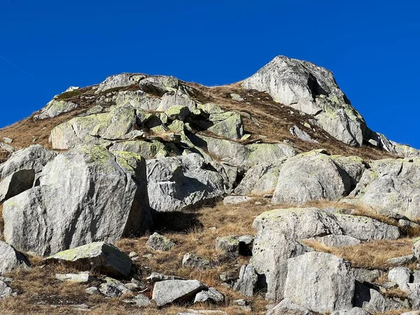 Pedras Rochas Outono Ambiente Alpino Suíço Área Montanhosa Passo São — Fotografia de Stock