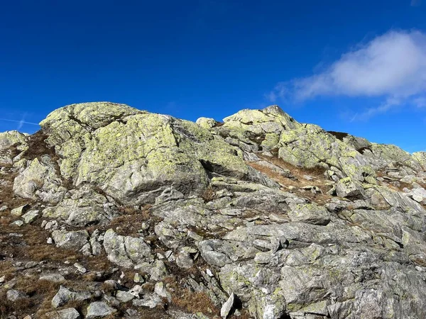 Skály Kameny Podzimním Švýcarském Alpském Prostředí Horském Průsmyku Gottharda Airolo — Stock fotografie