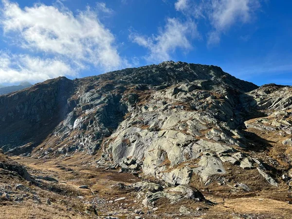 Βράχοι Και Πέτρες Στο Περιβάλλον Των Άλπεων Της Ελβετίας Φθινόπωρο — Φωτογραφία Αρχείου