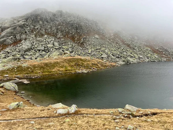 Ambiente Místico Otoñal Lago Alpino Lago Orsino Zona Montañosa Del —  Fotos de Stock