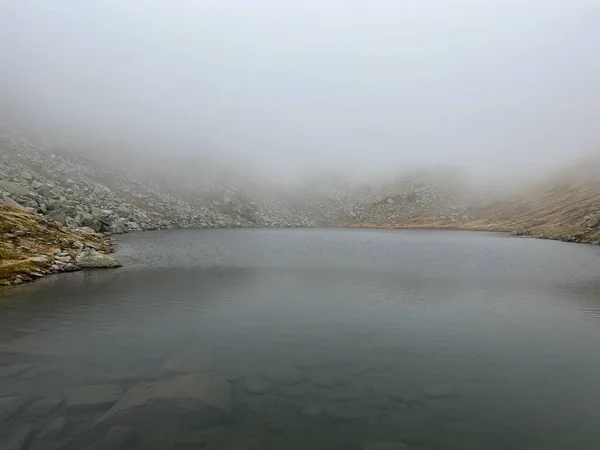 Ambiente Místico Otoñal Lago Alpino Lago Orsino Zona Montañosa Del —  Fotos de Stock