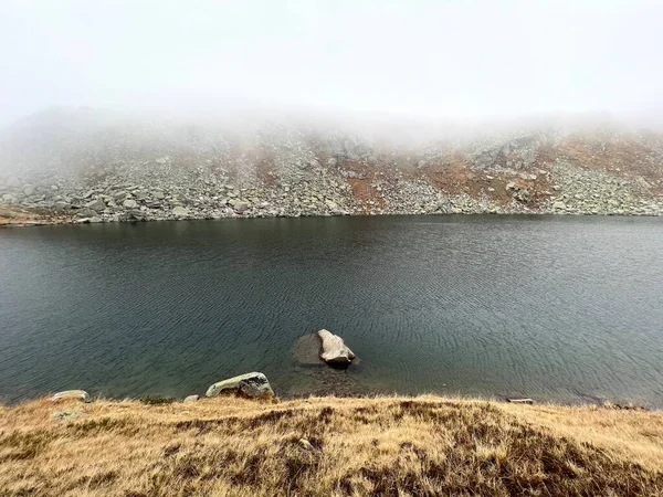 Ambiente Místico Otoñal Lago Alpino Lago Orsino Zona Montañosa Del —  Fotos de Stock