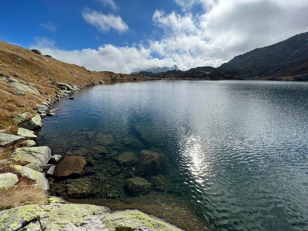 Sebuah Danau Alpen Bening Kristal Laghi Orsirora Selama Hari Musim — Stok Foto