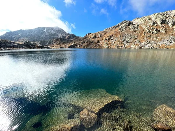 Krystalicznie Czyste Alpejskie Jeziora Laghi Orsirora Podczas Pięknego Jesiennego Dnia — Zdjęcie stockowe