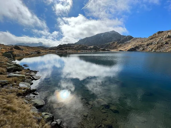 Ein Kristallklarer Bergsee Laghi Orsirora Einem Schönen Herbsttag Der Bergregion — Stockfoto