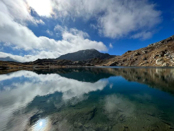 Een Kristalhelder Bergmeer Laghi Orsirora Tijdens Een Mooie Herfstdag Het — Stockfoto