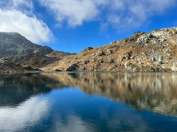 Krystalicznie Czyste Alpejskie Jeziora Laghi Orsirora Podczas Pięknego Jesiennego Dnia — Zdjęcie stockowe