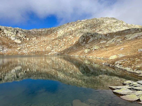 Kristálytiszta Alpesi Tavak Laghi Orsirora Egy Gyönyörű Őszi Napon Hegyvidéki — Stock Fotó