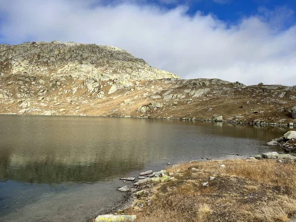 Lagos Alpinos Cristalinos Laghi Orsirora Durante Hermoso Día Otoño Zona —  Fotos de Stock