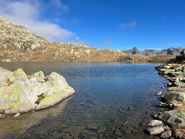 Sebuah Danau Alpen Bening Kristal Laghi Orsirora Selama Hari Musim — Stok Foto