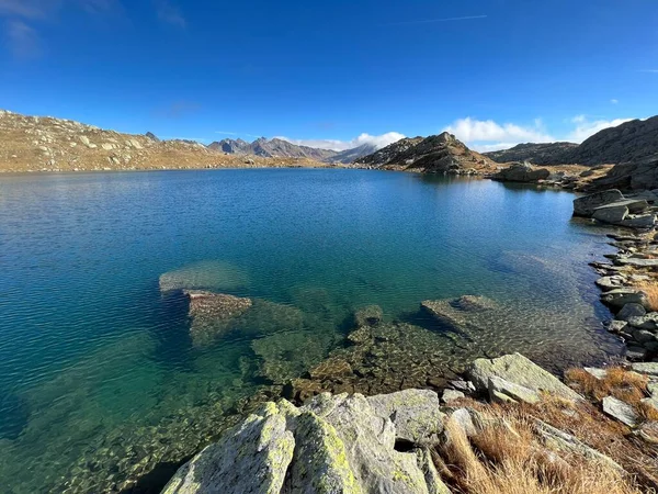 Sebuah Danau Alpen Bening Kristal Laghi Orsirora Selama Hari Musim — Stok Foto