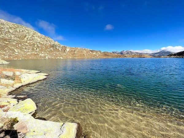 Sebuah Danau Alpen Bening Kristal Laghi Orsirora Selama Hari Musim — Stok Foto