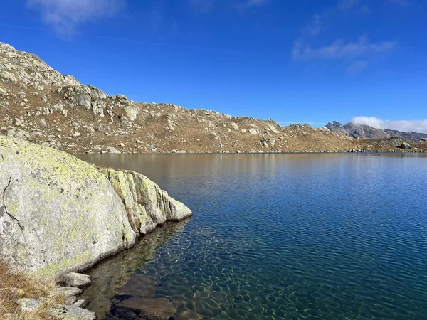 Μια Κρυστάλλινη Αλπική Λίμνη Laghi Orsirora Κατά Διάρκεια Μιας Όμορφης — Φωτογραφία Αρχείου