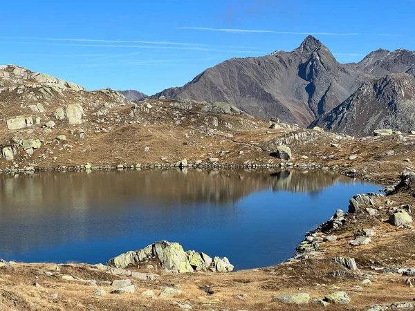 Ein Kristallklarer Bergsee Laghi Orsirora Einem Schönen Herbsttag Der Bergregion — Stockfoto