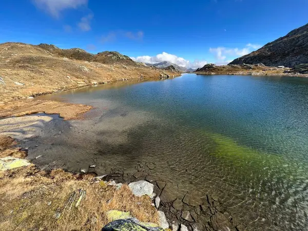 초가을 스위스 바이츠 바이츠 고트가 고트하르트 지대에 호수라기 발레타 — 스톡 사진