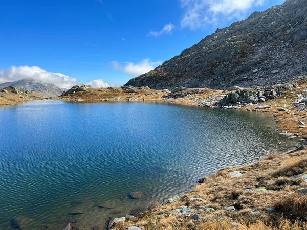 Wczesna Jesień Nad Alpejskimi Jeziorami Laghi Della Valletta Górzystym Obszarze — Zdjęcie stockowe