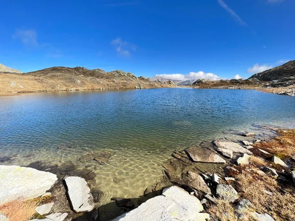 Wczesna Jesień Nad Alpejskimi Jeziorami Laghi Della Valletta Górzystym Obszarze — Zdjęcie stockowe