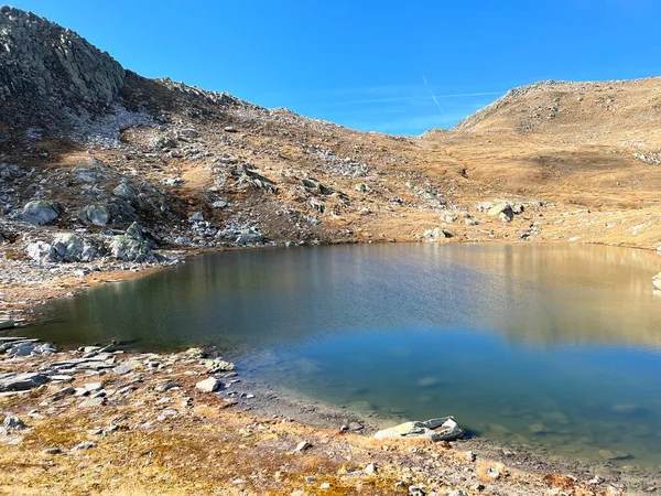 Wczesna Jesień Nad Alpejskimi Jeziorami Laghi Della Valletta Górzystym Obszarze — Zdjęcie stockowe