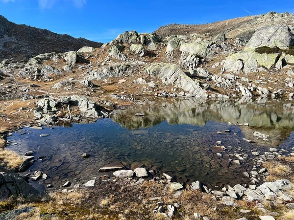 초가을 스위스 바이츠 바이츠 고트가 고트하르트 지대에 호수라기 발레타 — 스톡 사진
