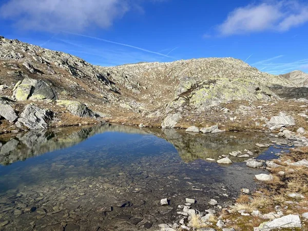 高山湖の初秋ラギ デッラ バレッタ ゴッタールパスの山岳地帯 ゴッタールパス エアロ ティチーノ州 テッシン スイス スイス — ストック写真