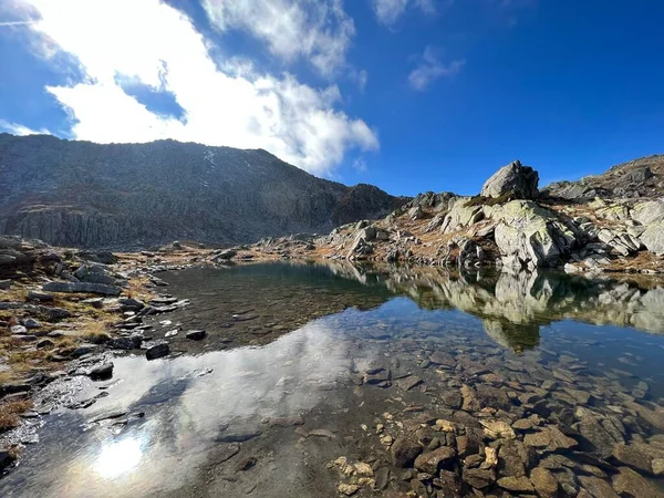 Início Outono Nos Lagos Alpinos Laghi Della Valletta Área Montanhosa — Fotografia de Stock