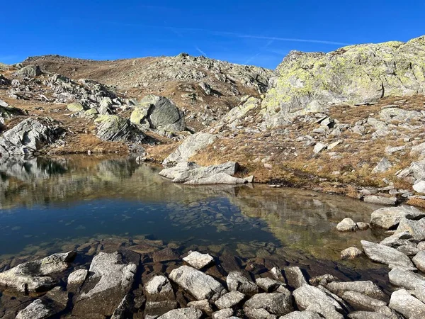 Tidig Höst Fjällsjöarna Laghi Della Valletta Det Bergiga Området Gotthard — Stockfoto