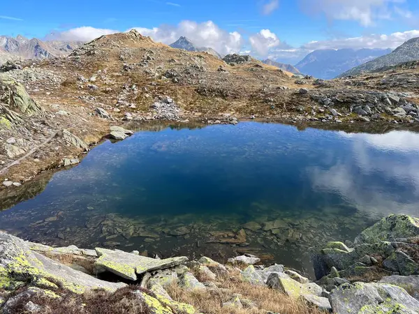 瑞士提契诺州 Airolo的St Gotthard山口山区的拉吉德拉瓦莱塔高山湖上 施韦兹 — 图库照片