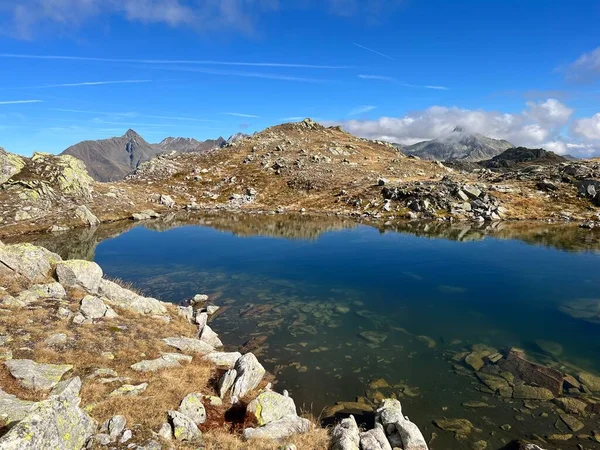 高山湖の初秋ラギ デッラ バレッタ ゴッタールパスの山岳地帯 ゴッタールパス エアロ ティチーノ州 テッシン スイス スイス — ストック写真