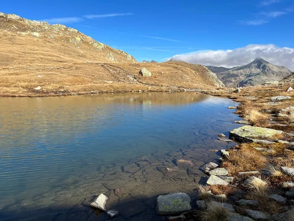 高山湖の初秋ラギ デッラ バレッタ ゴッタールパスの山岳地帯 ゴッタールパス エアロ ティチーノ州 テッシン スイス スイス — ストック写真